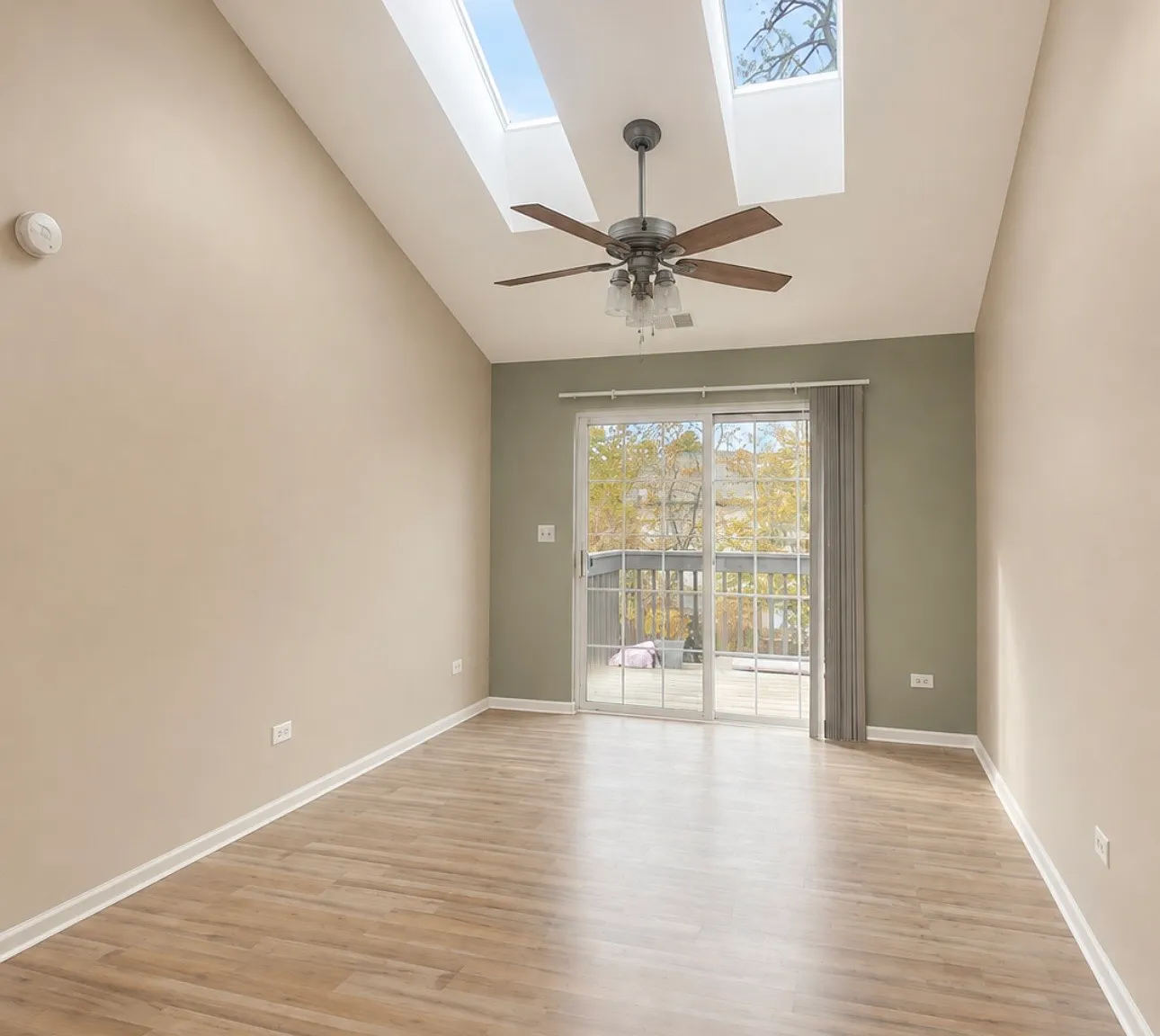 2 bed, 1270 sqft, $2,500 — Photo 3