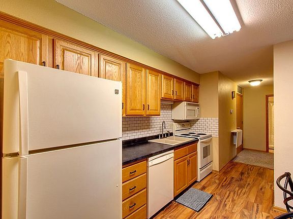 5th image of 1124 Greenvale Ave