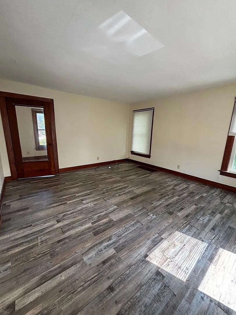 223 East Ave — Photo 4