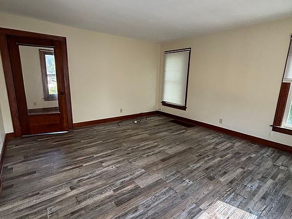 4th image of 223 East Ave #201