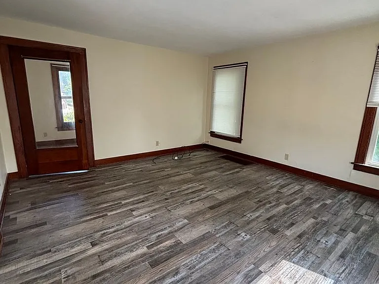 223 East Ave — Photo 4