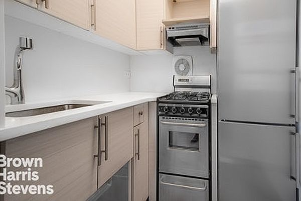 1st image of 4 Park Ave APT 17F
