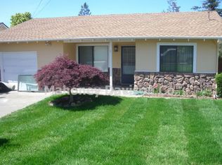 7 Meadowglen Dr, Petaluma, CA 94952