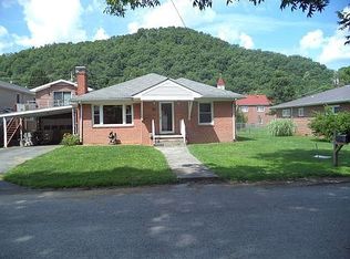 118 Robin Ln, Cedar Bluff, VA 24609