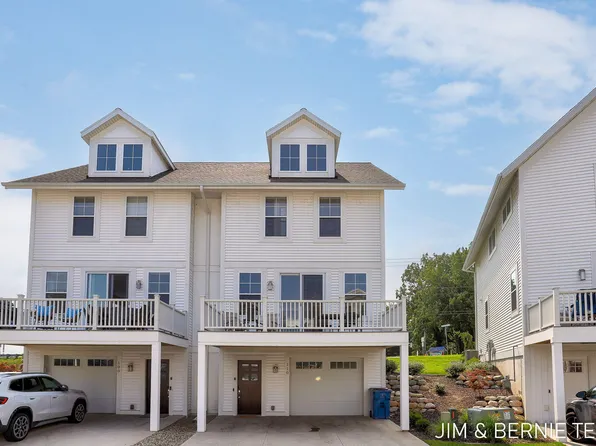 110 Keewatin Ct #15, Douglas, MI 49406