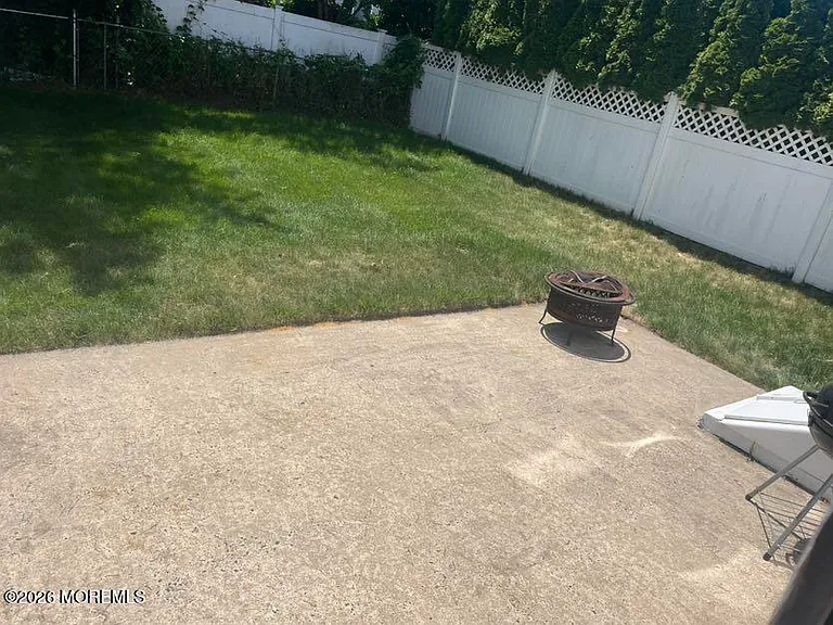 256 Lawrence Ave — Photo 18