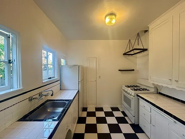 2448 Adams Ave #6 — Photo 18