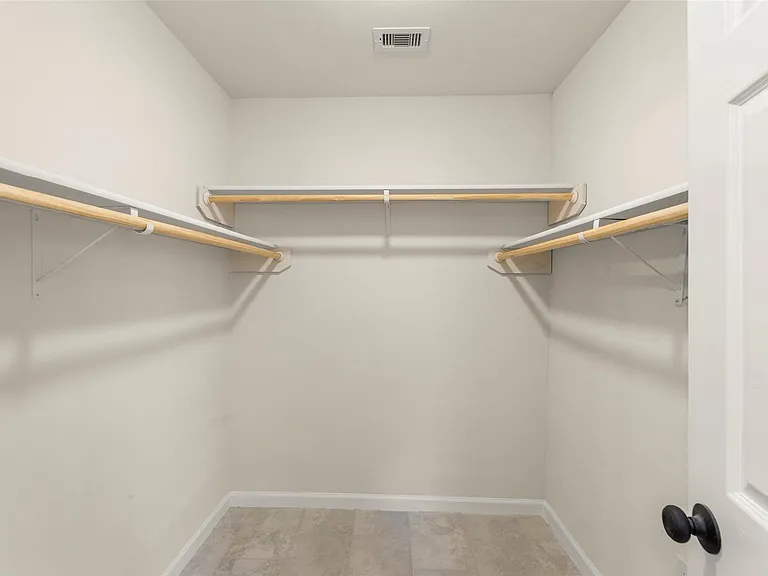 22019 Kenchester Dr — Photo 28