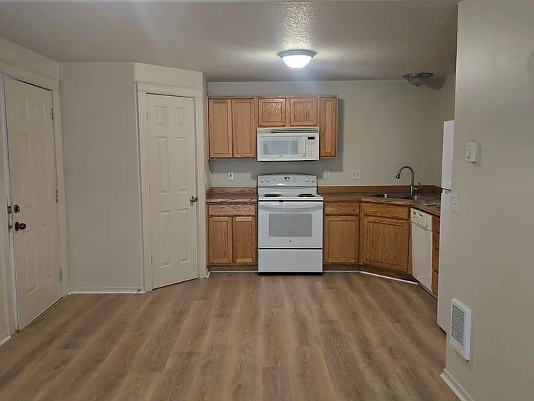 803 SE Kierra Pl — Photo 2