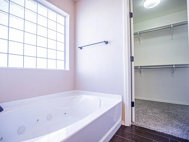 1501 Galway Dr — Photo 42