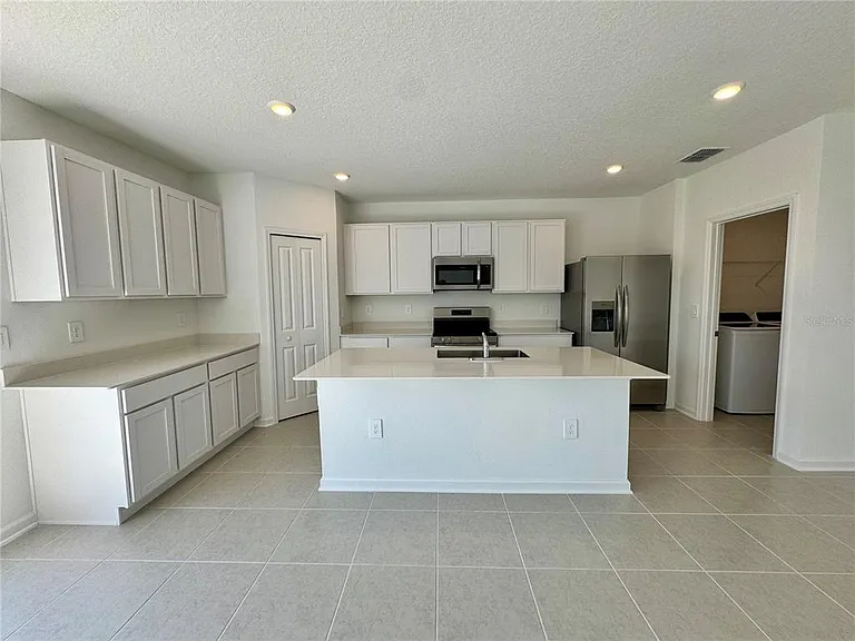 405 Kayden Cv — Photo 8