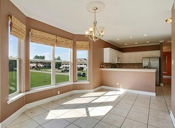 4th image of 75 Carriage Ln #B