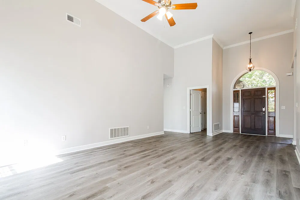 3 bed, 2.0 bath, 1850 sqft, $3,100 — Photo 4