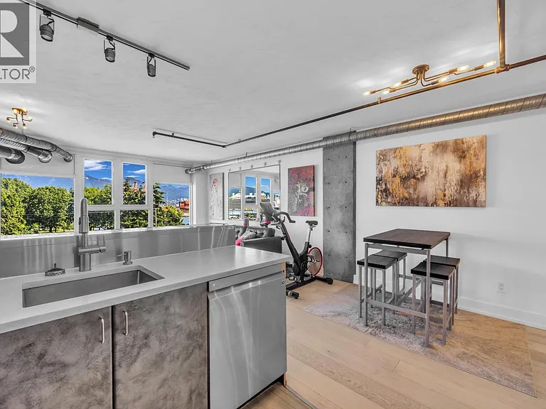 27 Alexander St #608 — Photo 9