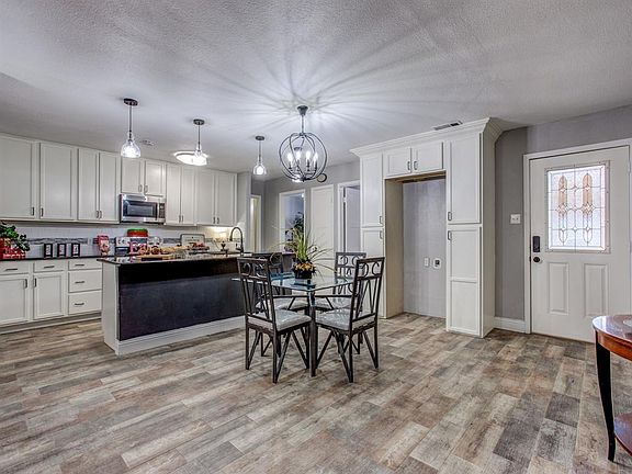 2nd image of 5605 Sarasota Dr