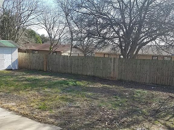 3rd image of 1113 Lindsey Cir