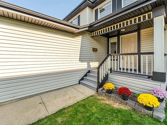 3rd image of 10621 175a Ave NW