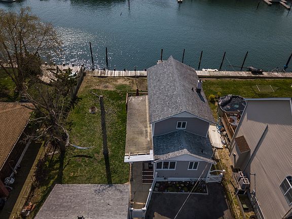 4th image of 824 Guy Lombardo Ave