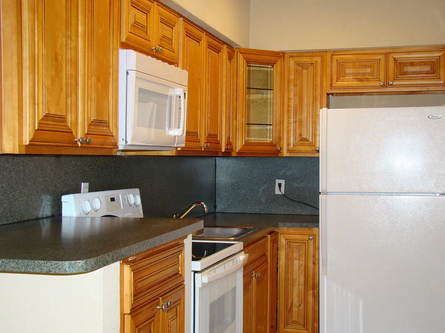 Bellagio Apartments — Photo 2