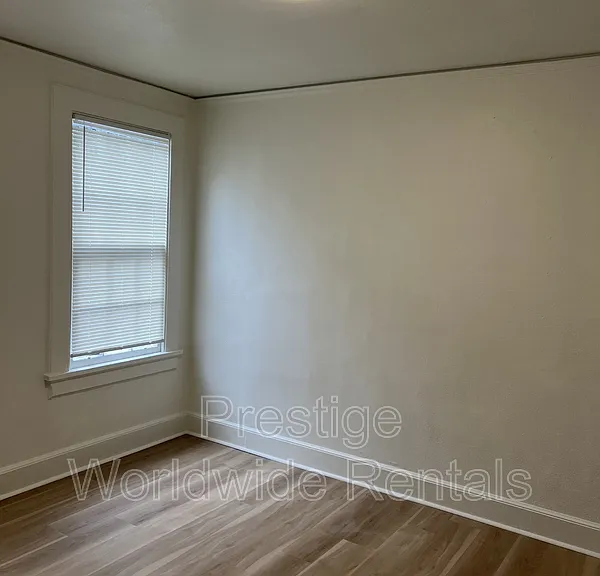 2823 Lee St — Photo 6