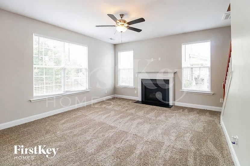 3 bed, 2.5 bath, 2131 sqft, $2,655 — Photo 2