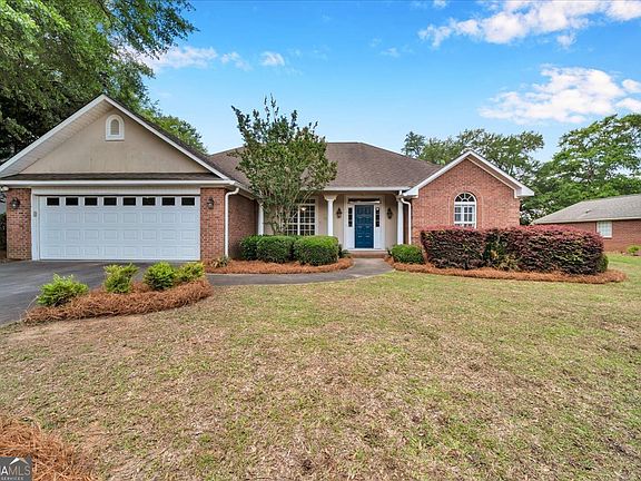 3rd image of 300 Oak Pointe Dr