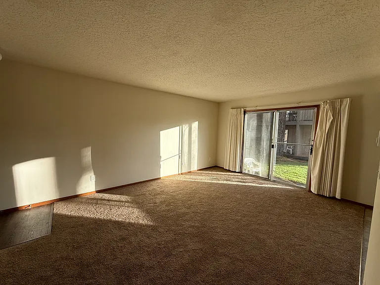 11359 NE Weidler St #1.1 — Photo 9