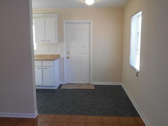 4th image of 1215 Fountainhead Dr