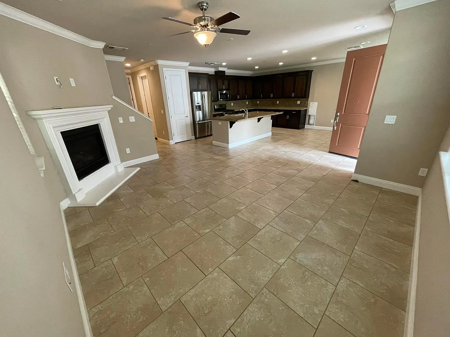 687 Addison Ln — Photo 2