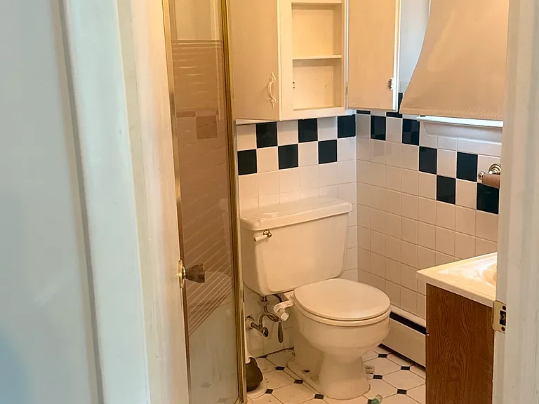 705 W Valley Forge Rd — Photo 4