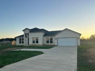 100 W Medium Meadow Dr, Lytle, TX 78052