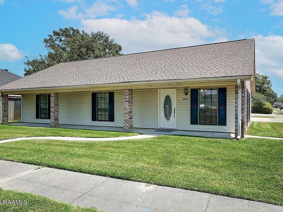 1st image of 600 N Domingue Ave