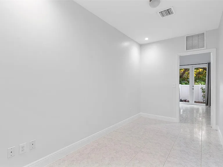 316 SW 16th St #B — Photo 16