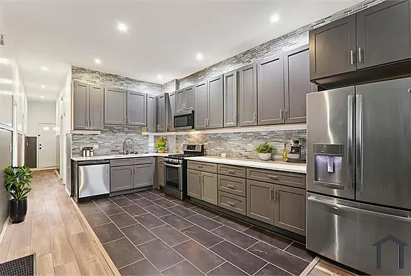 4 bed, $2,300 — Photo 3