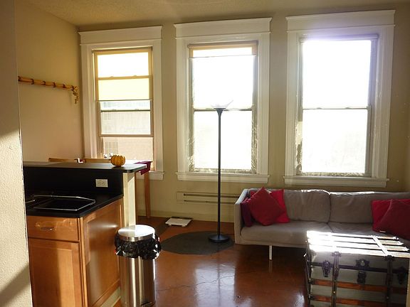 Large welcoming windows with lots of sun