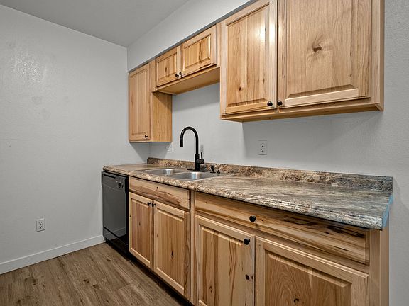 5th image of 1535 Poplar Dr #22
