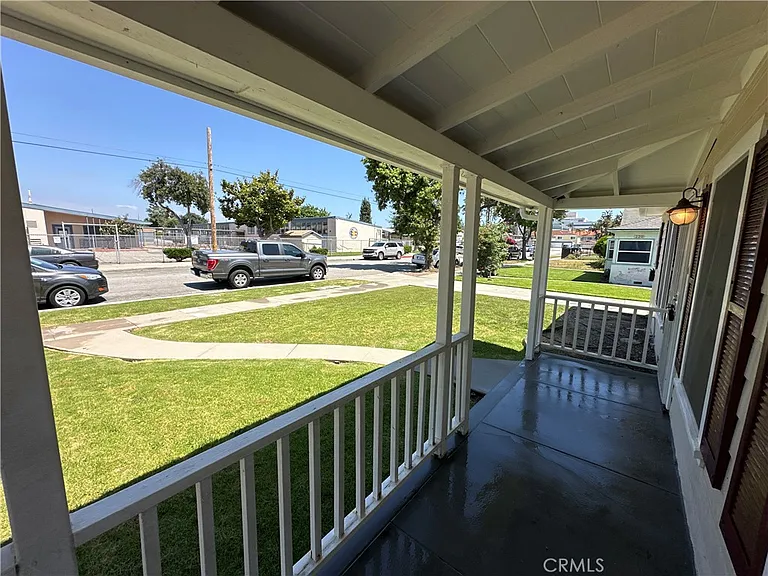 210 S Bush St — Photo 8