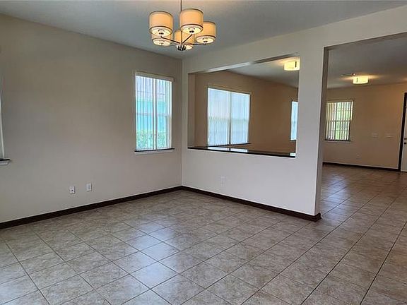 4th image of 121 S Coopers Hawk Way