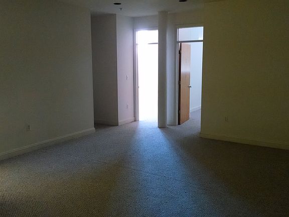 4th image of 315 W Broad St