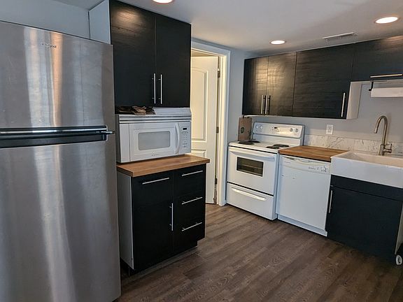 5th image of 1629 W Beach Ave #1R