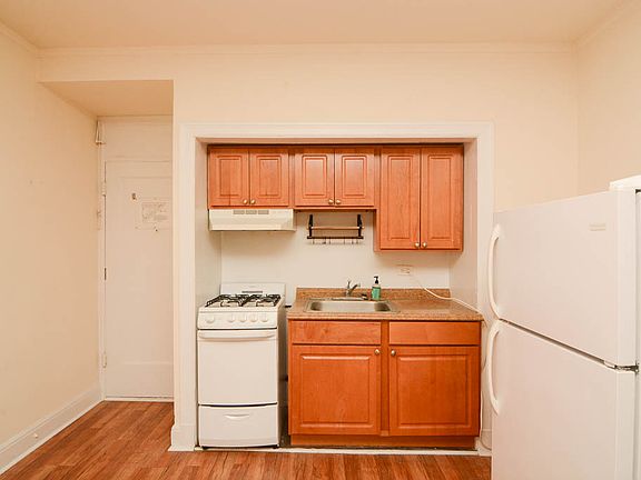 4th image of 3335 W Diversey Ave Unit 320