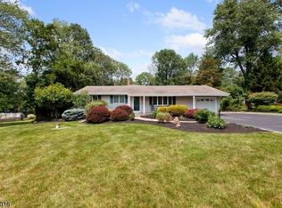 4 Frohlin Dr, Basking Ridge, NJ 07920