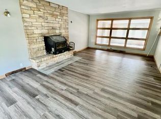 814 Acorn St, Eudora, KS 66025