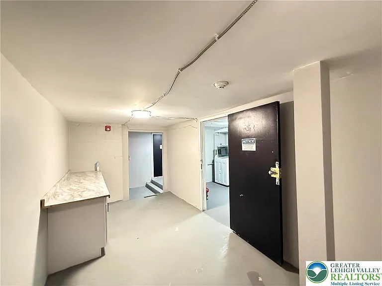202 N 6th St #203 — Photo 15