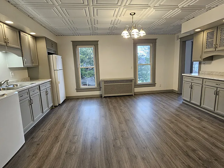 412 E Main St #2 — Photo 10