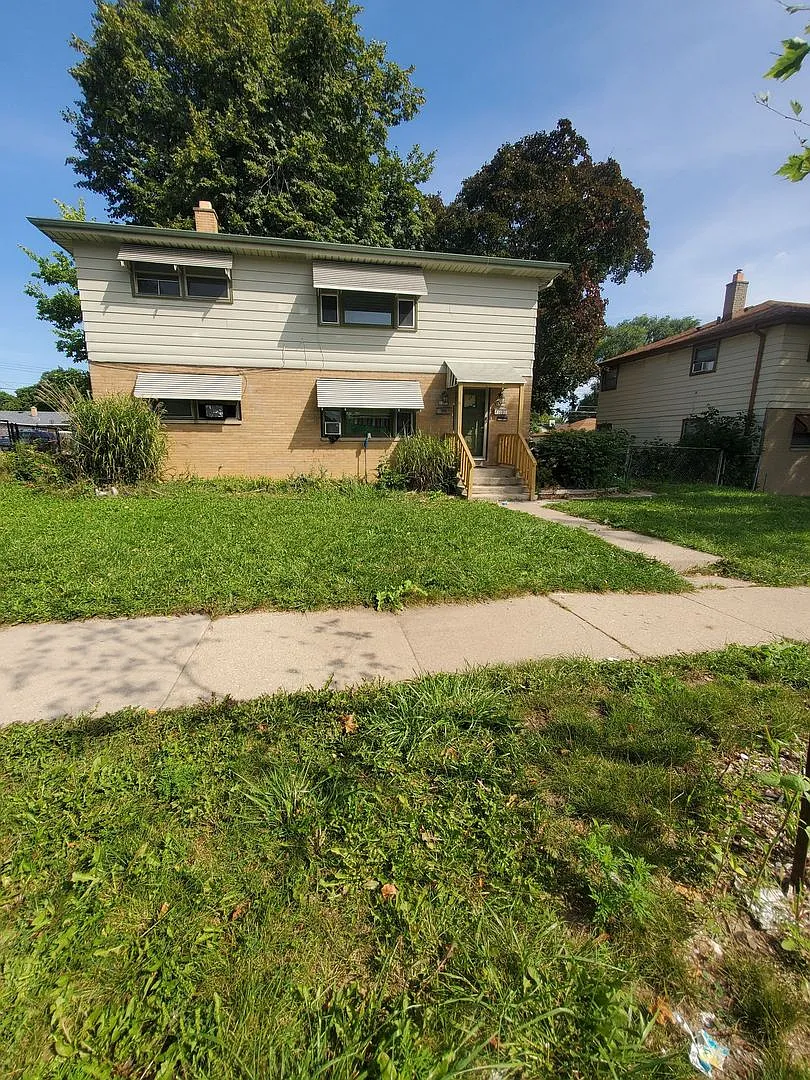 8302-8304 W Grantosa Dr. (Duplex) — Photo 1