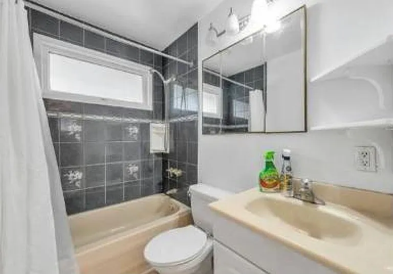 2208 Burquitlam Dr — Photo 11