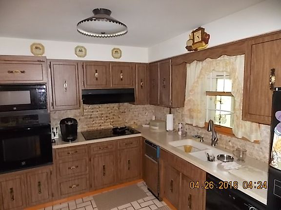 5th image of 124 Wares Dr