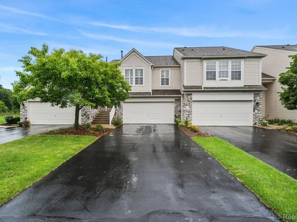 509 Dockside Cir, Holly, MI 48442