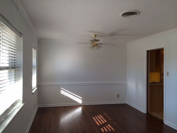 2nd image of 3528 Montreal Cir